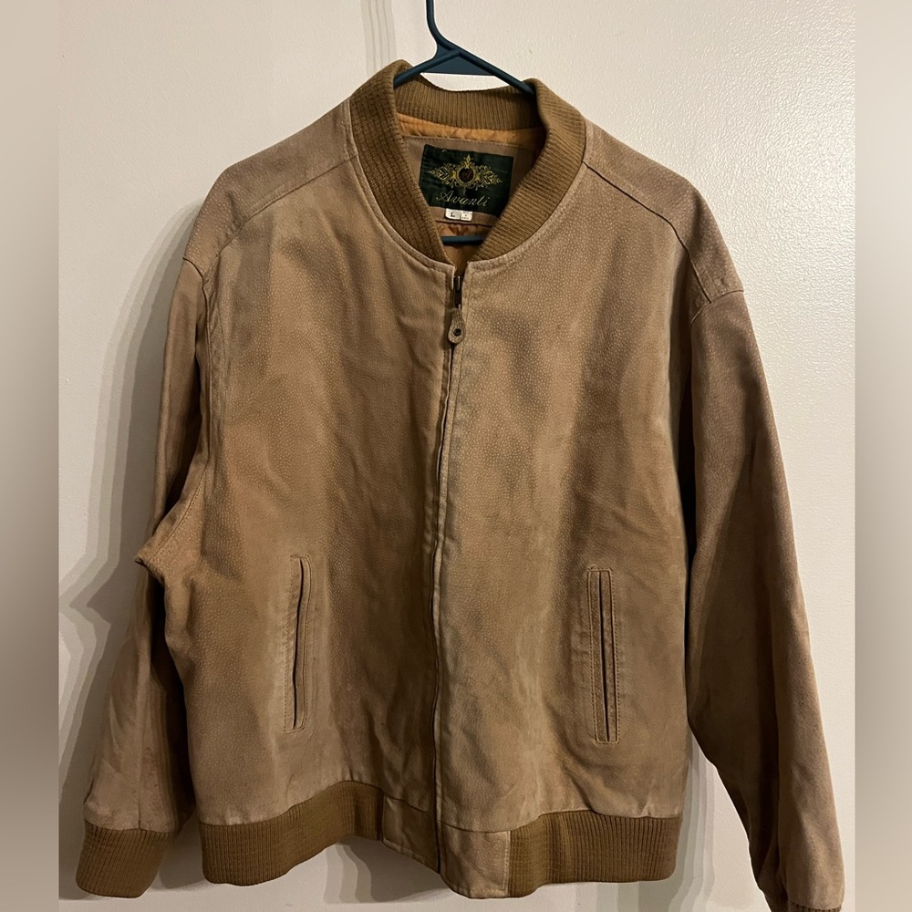 Avanti 100% leather/suede tan vintage bomber jacket. Size Large.